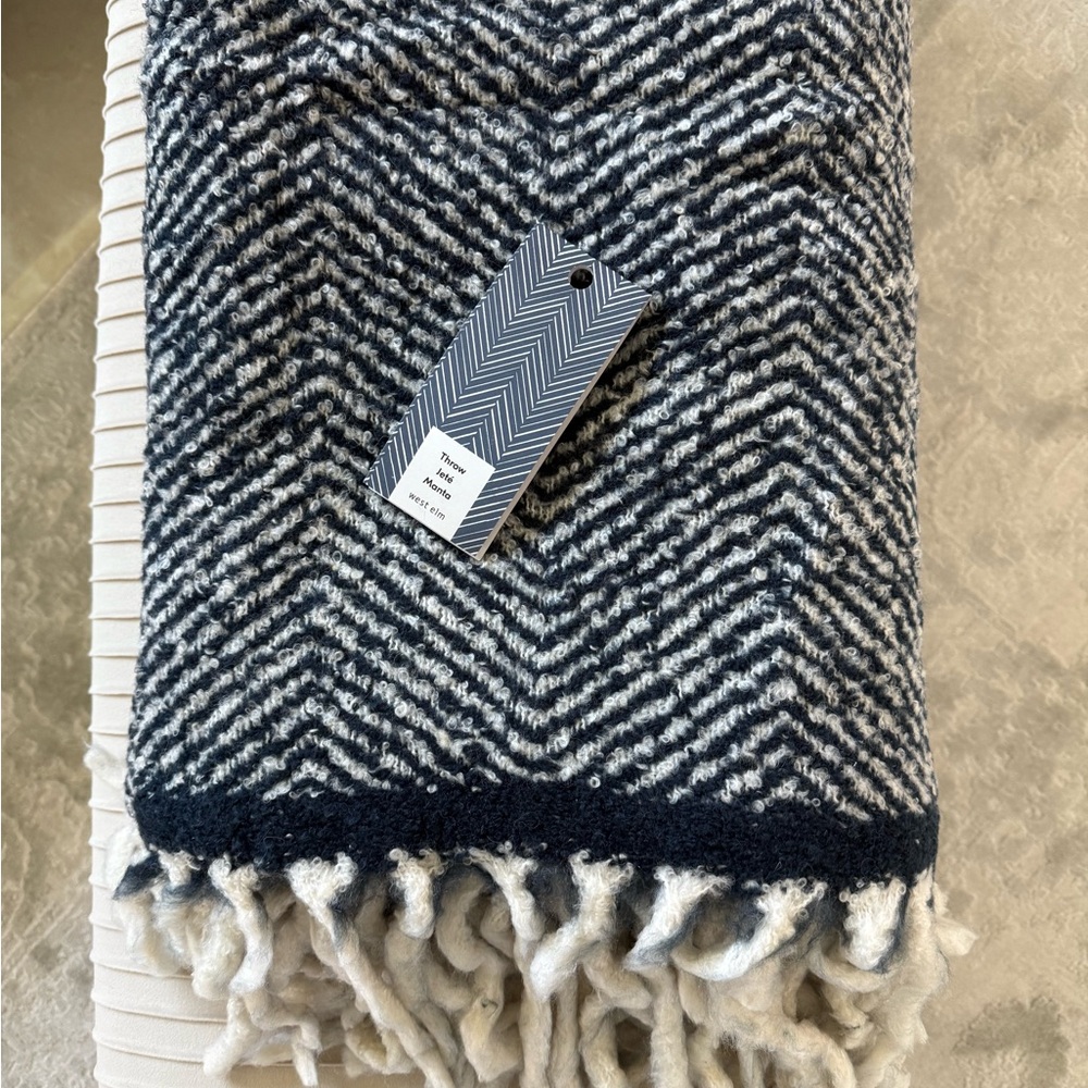 Navy blue & White Throw Jeté Manta West Elm NWT - Picture 2 of 4